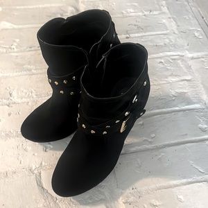 Size 9 guess platform boots
